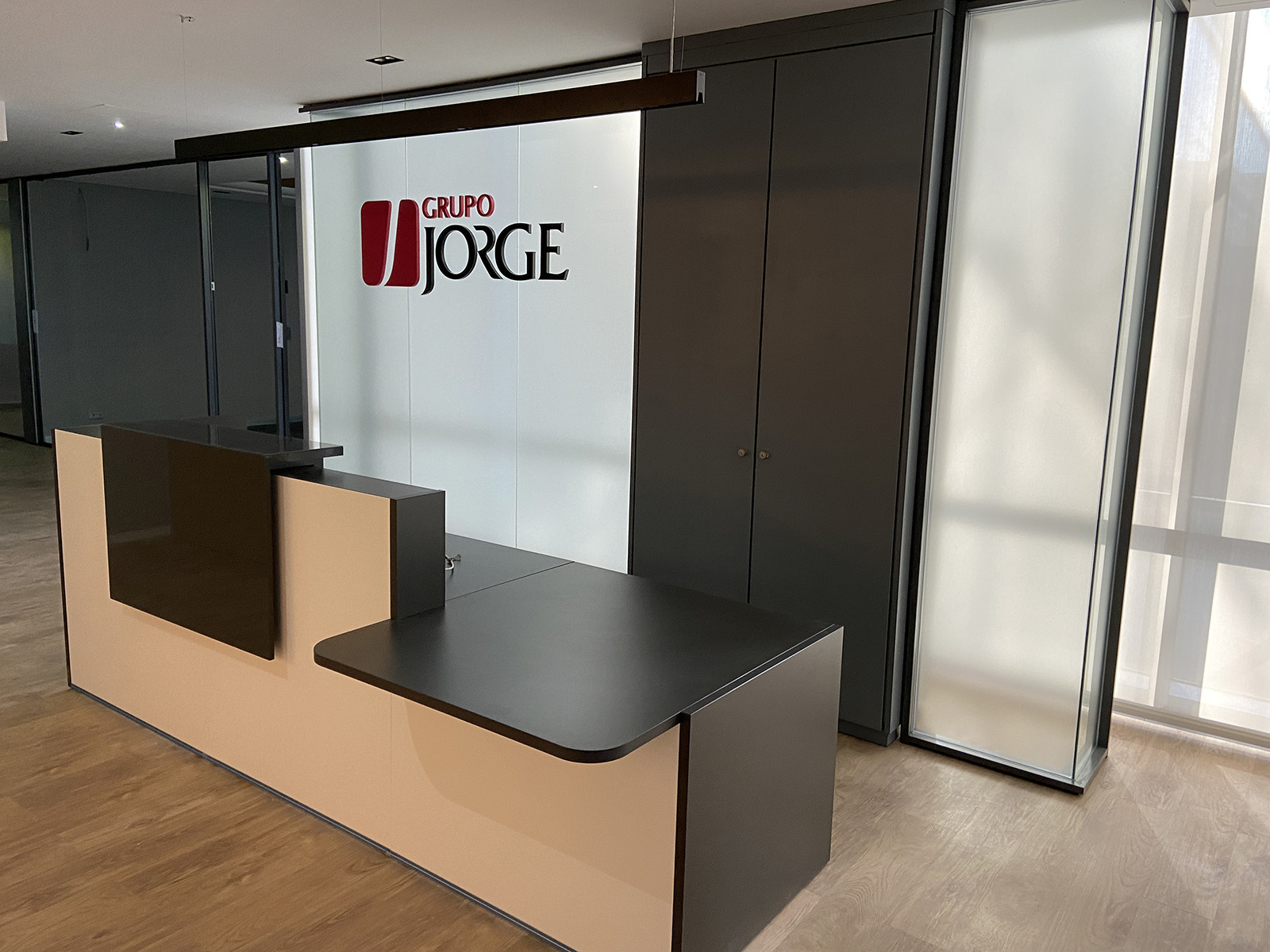 grupo-jorge-interiorismo-y-amueblamiento-integral-de-oficinas-Lara-muebles-oficina-zaragoza