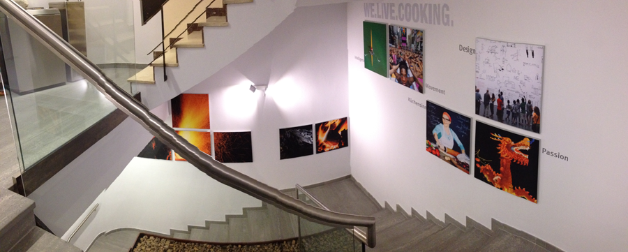 ESCALERA-BSH-interiorismo-y-amueblamiento-integral-de-oficinas