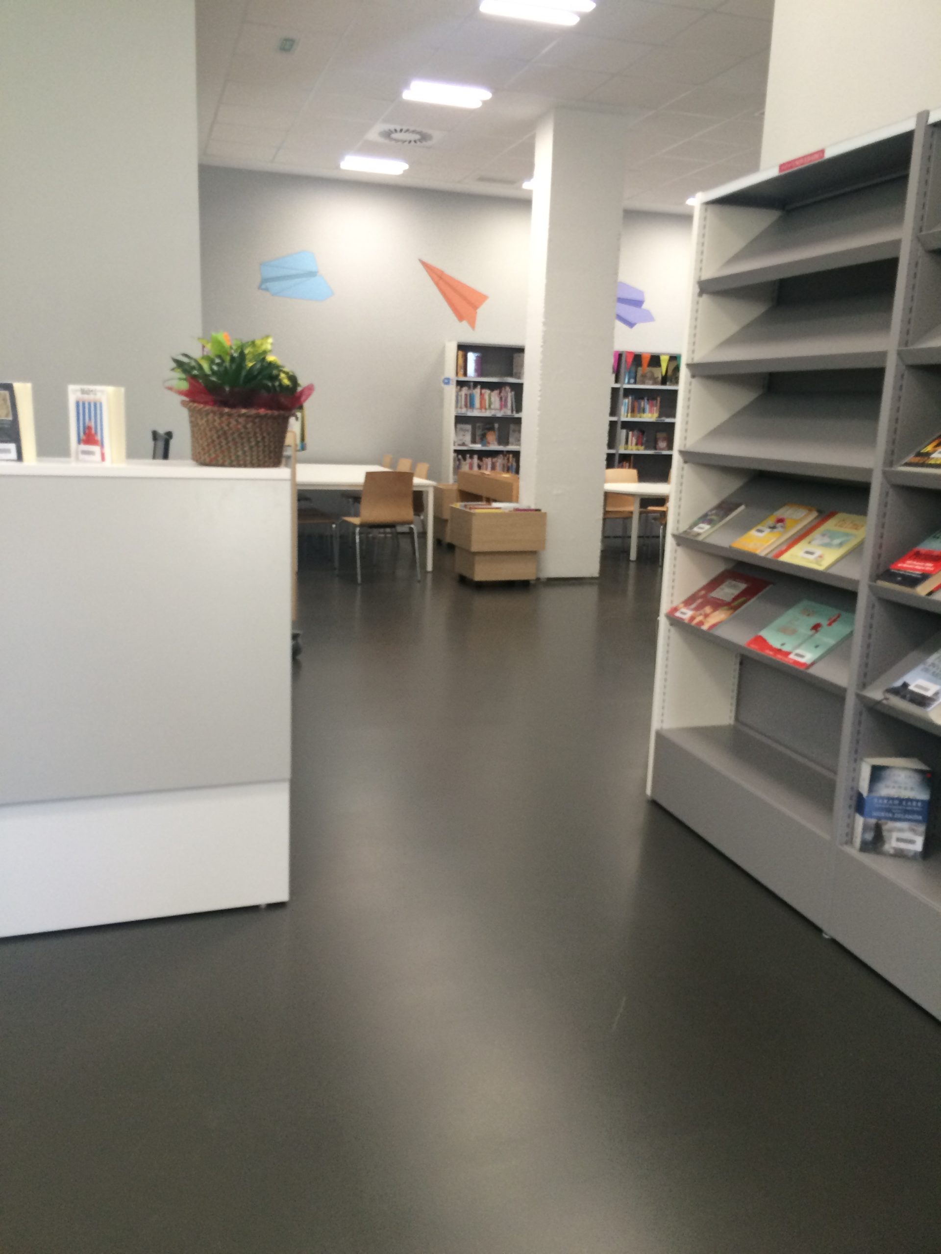 Biblioteca-Valdespartera-espacio-publico-equipamiento-interiorismo-y-amueblamiento-integral-de-oficinas-muebles-oficina