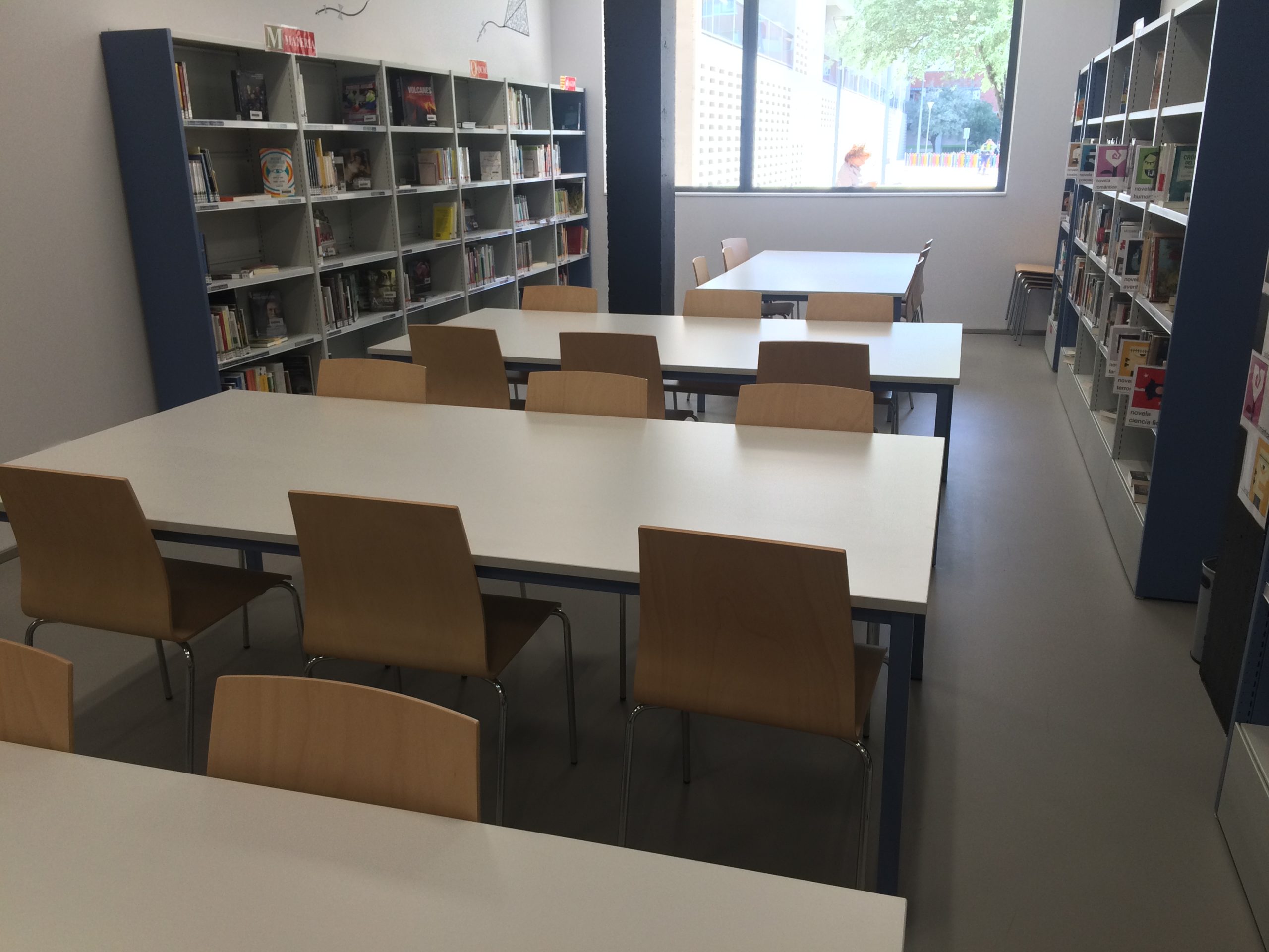 Biblioteca-Parque-Goya-equipamiento-publico-calidad-interiorismo-y-amueblamiento-integral-de-oficinas-LARA