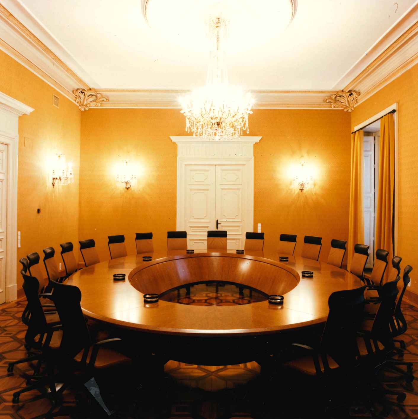 LARA-INTERIORISMO-Y-AMUEBLAMIENTO-INTEGRAL-DE-OFICINAS-ZARAGOZA-COLEGIO-NOTARIAL-ZARAGOZA