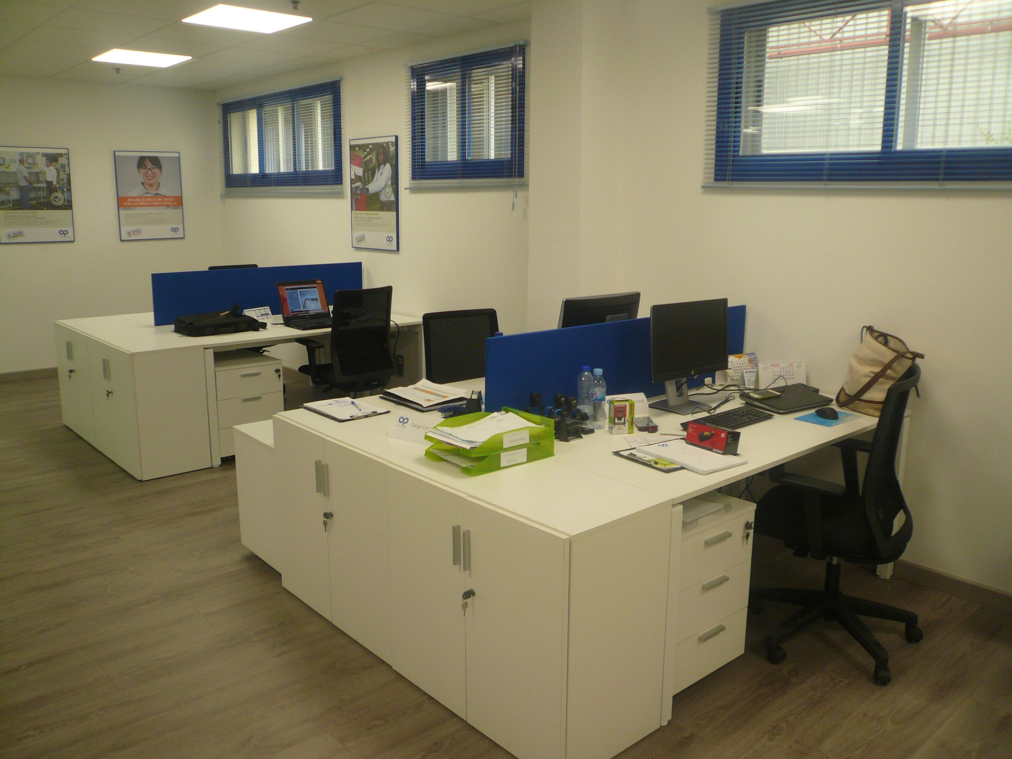 Plastic-Omnium-adecuación-y-amueblamiento-interiorismo-y-amueblamiento-integral-de-oficinas-LARA