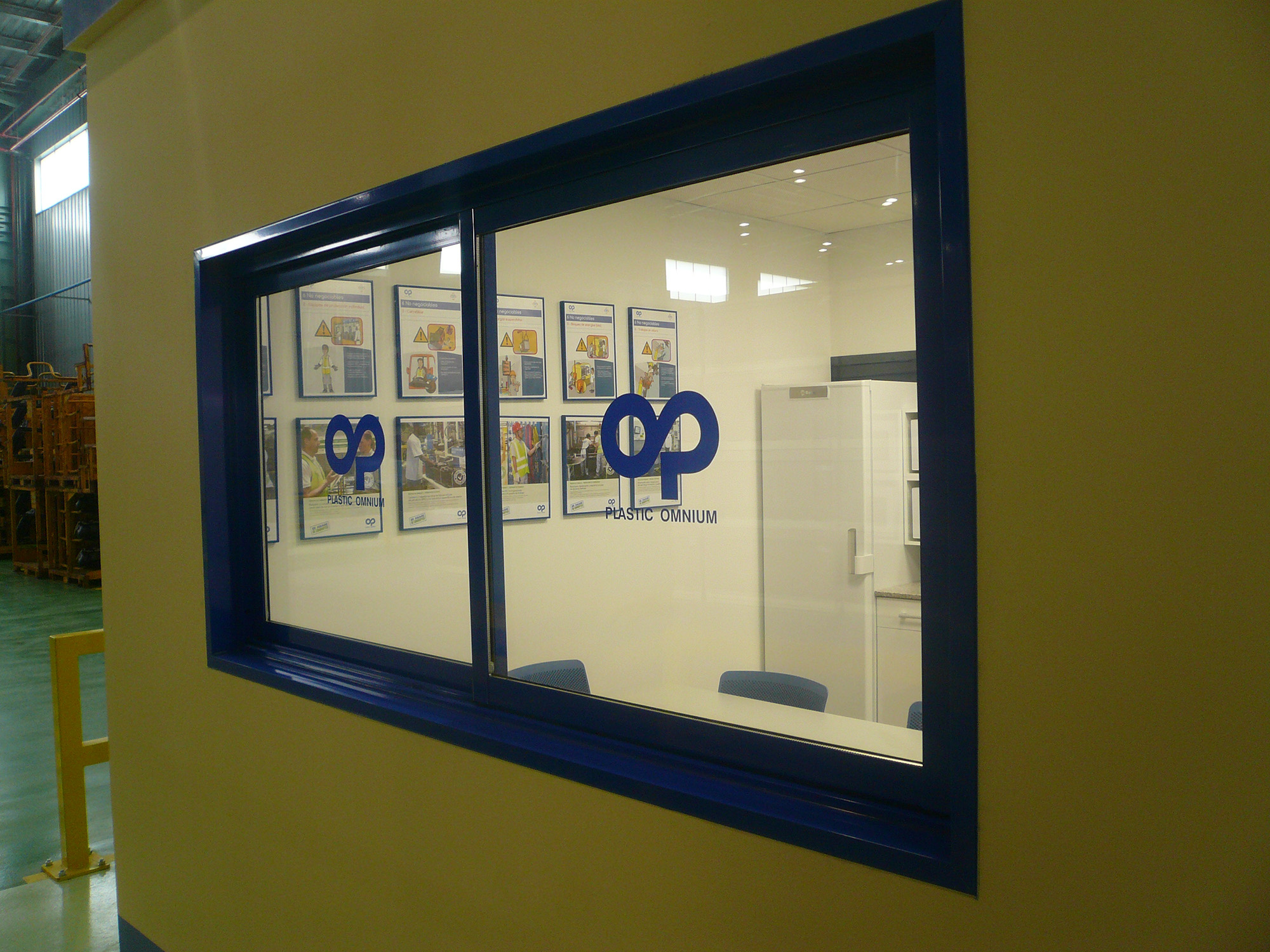 Plastic-Omnium-adecuación-y-amueblamiento-interiorismo-y-amueblamiento-integral-de-oficinas-LARA