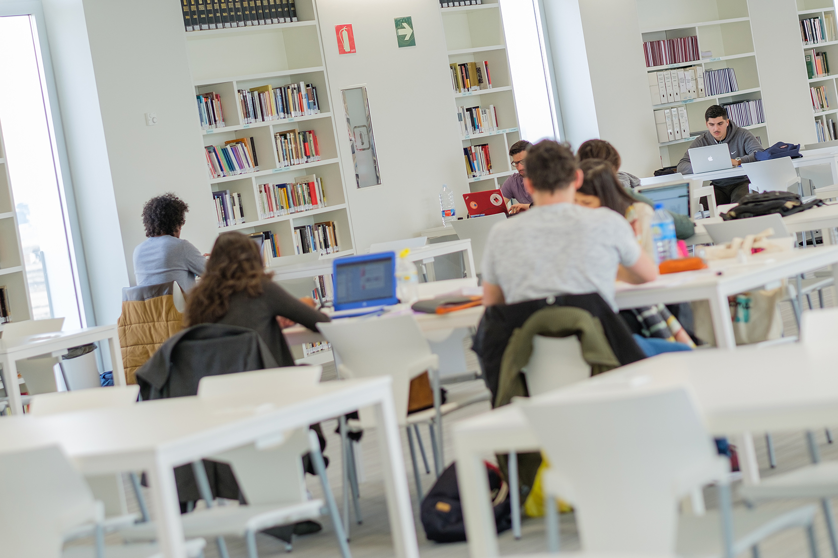 Universidad-San-Jorge-interiorismo-y-amueblamiento-integral-LARA