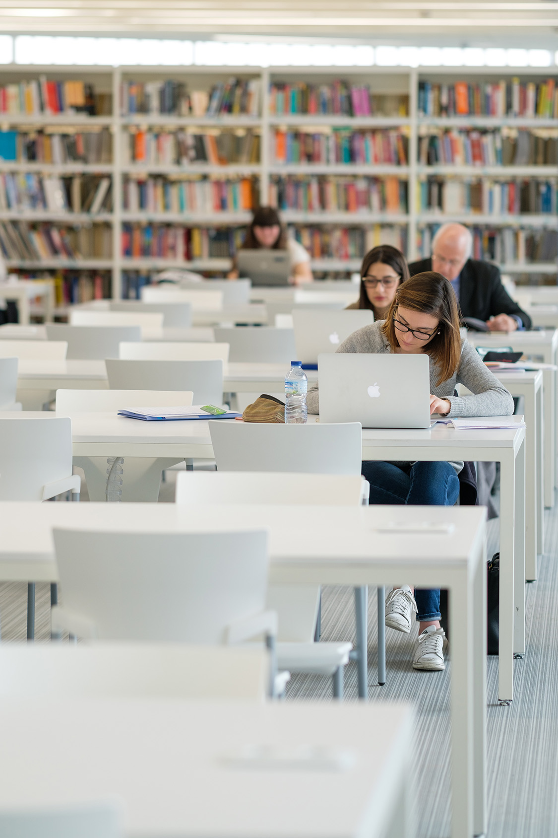 Universidad-San-Jorge-interiorismo-y-amueblamiento-integral-LARA