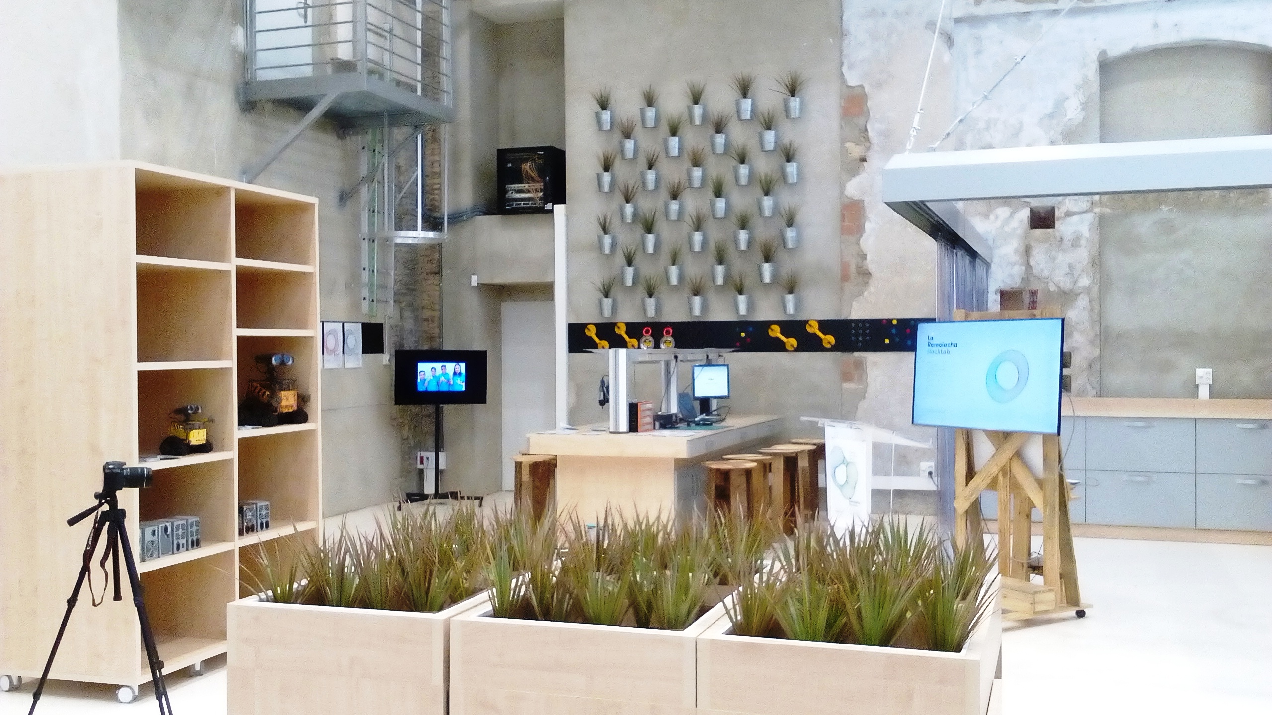 La-Remolacha-HackLab-interiorismo-y-amueblamiennto-integral-de-oficinas-LARA