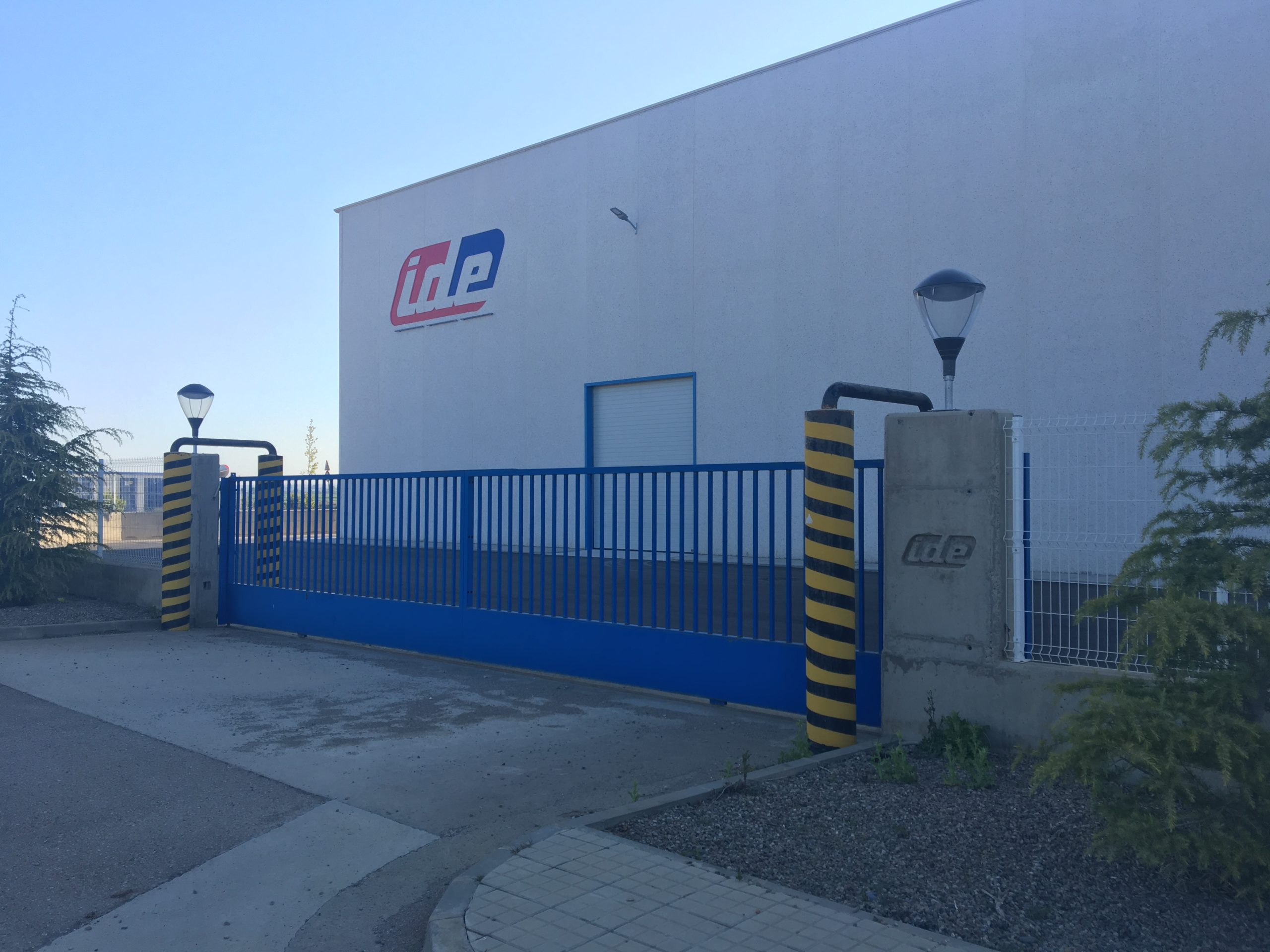 Diseño-y-ejecución-de-sus-oficinas-ide-Lara-amueblamiento-integral