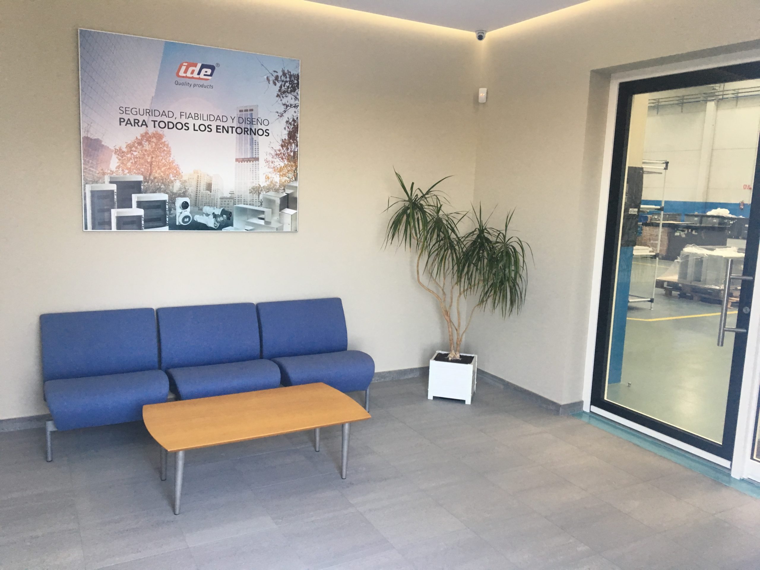 Diseño-y-ejecución-de-sus-oficinas-ide-Lara-amueblamiento-integral