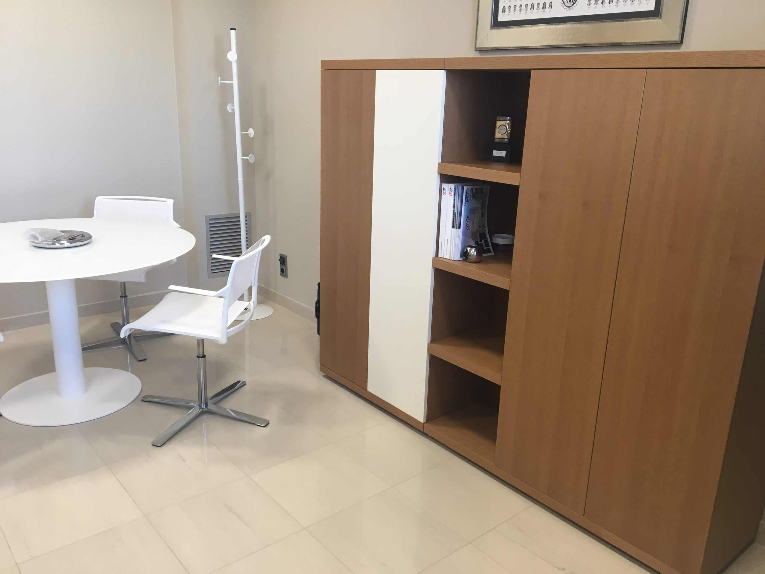 Diseño-y-ejecución-de-sus-oficinas-ide-Lara-amueblamiento-integral