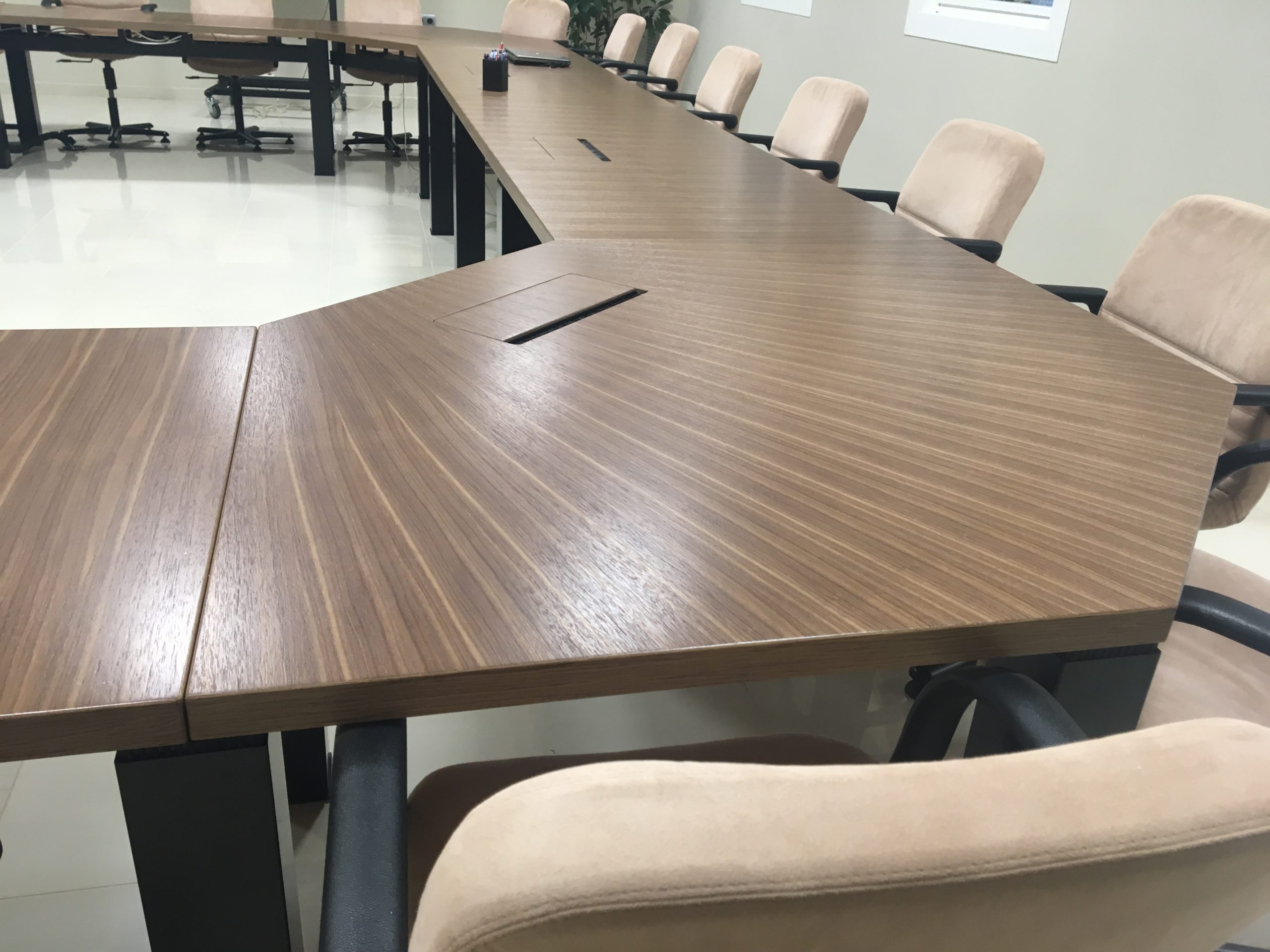 Diseño-y-ejecución-de-sus-oficinas-ide-Lara-amueblamiento-integral