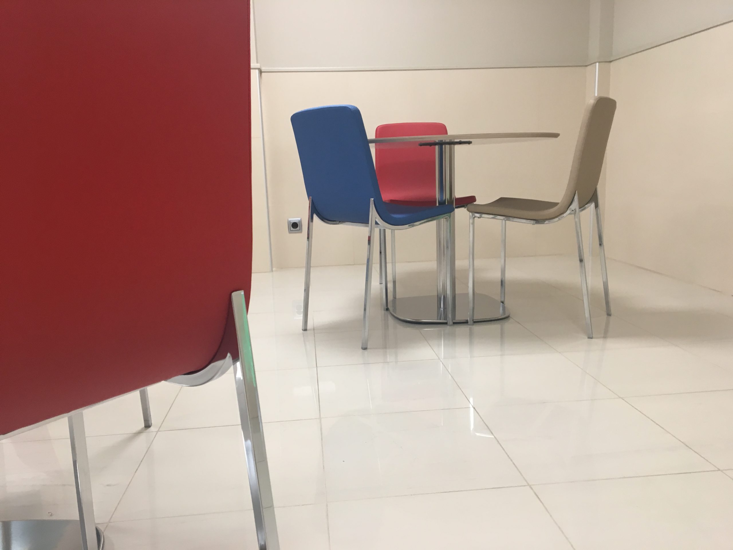 Diseño-y-ejecución-de-sus-oficinas-ide-Lara-amueblamiento-integral