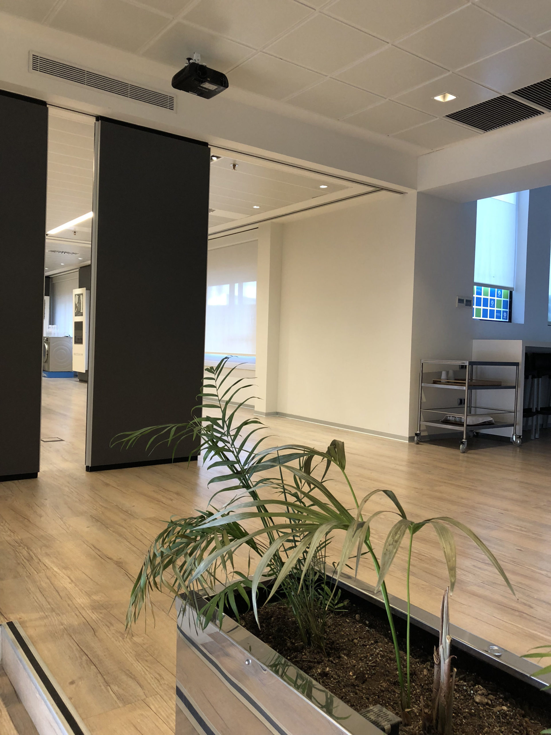infocenter-bsh-diseño-ejecución-oficinas-Lara-amueblamiento-integral-de-oficinas