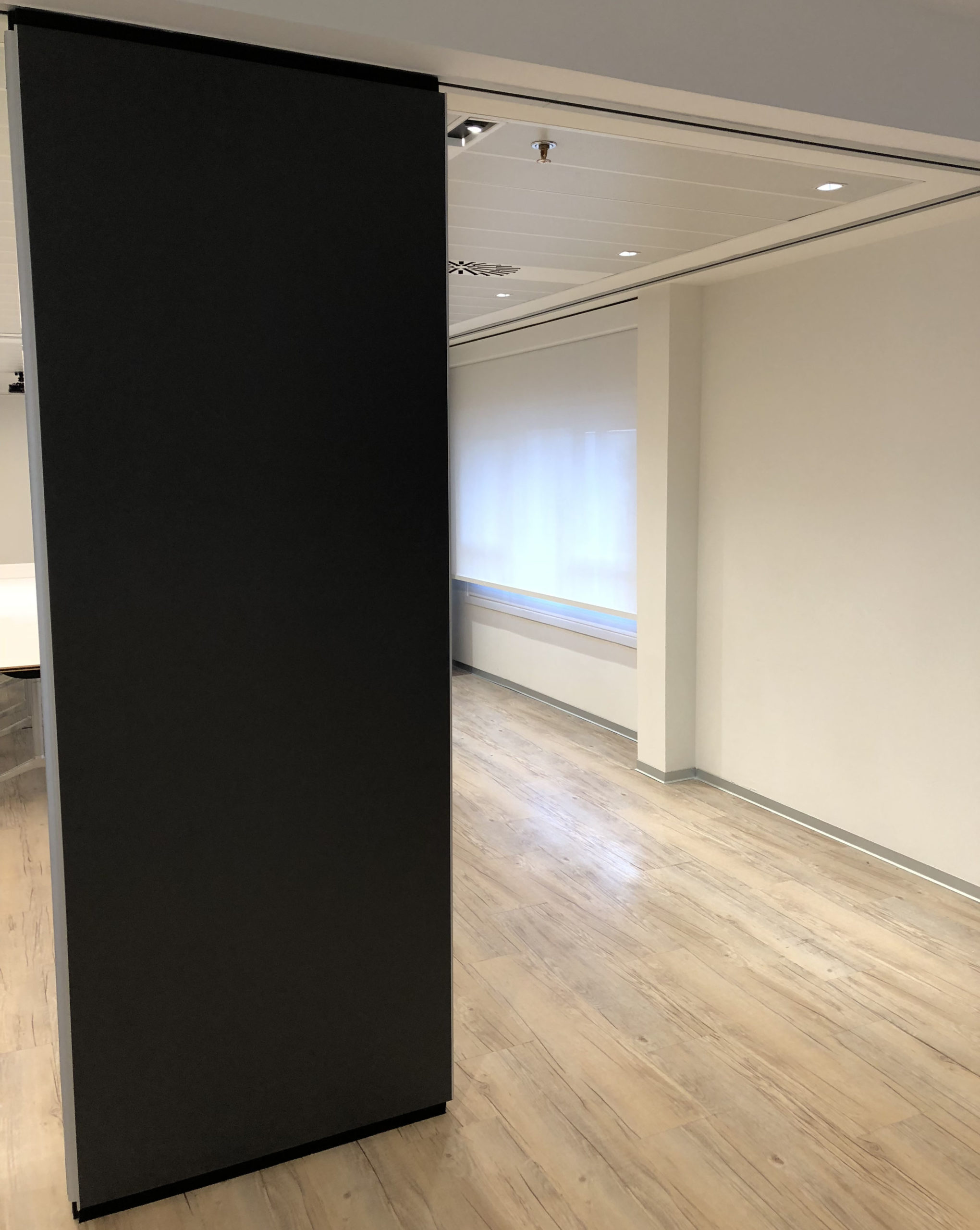 infocenter-bsh-diseño-ejecución-oficinas-Lara-amueblamiento-integral-de-oficinas