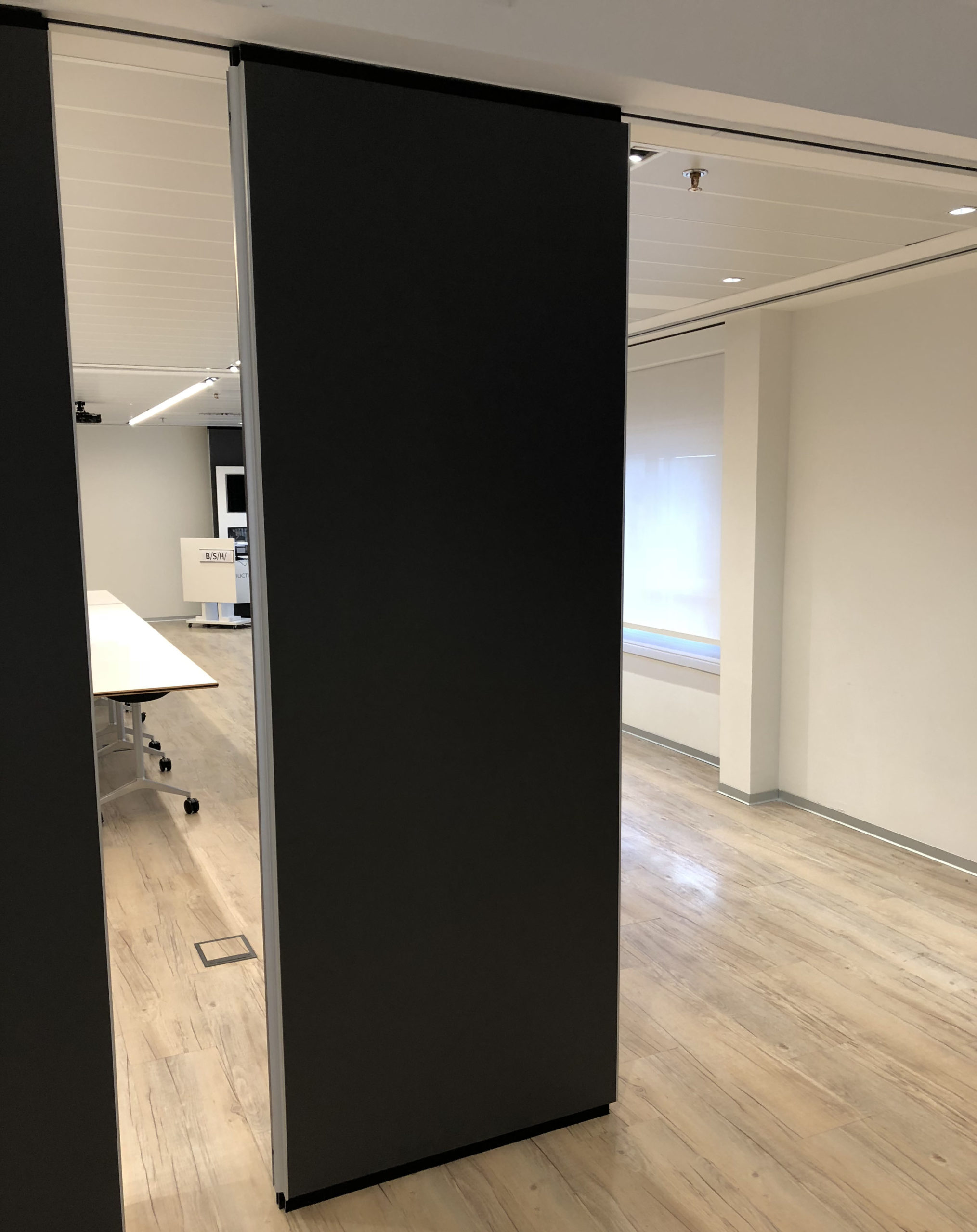 infocenter-bsh-diseño-ejecución-oficinas-Lara-amueblamiento-integral-de-oficinas