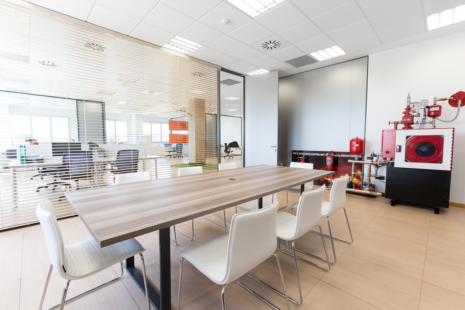 TITAN-FIRE-SYSTEM-diseño-integral-oficinas-Lara-amueblamiento