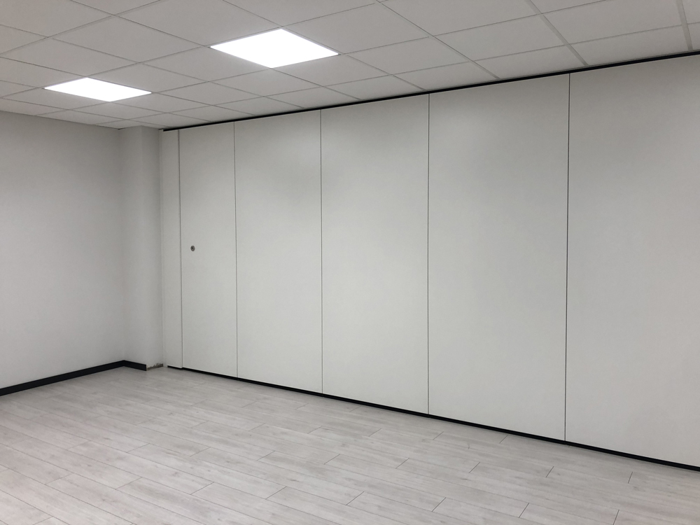 LARA-INTERIORISMO-Y-AMUEBLAMIENTO-INTEGRAL-DE-OFICINAS-ZARAGOZA-SALA-DE-REUNIONES