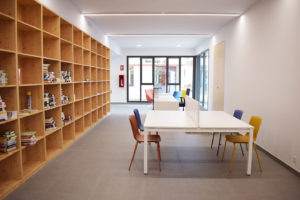 Biblioteca-de-Grañén-interiorismo-y-amueblamiento-integral-de-oficinas-muebles-de-oficina