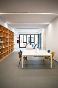 Biblioteca-de-Grañén-interiorismo-y-amueblamiento-integral-de-oficinas-muebles-de-oficina