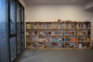 Biblioteca-de-Grañén-interiorismo-y-amueblamiento-integral-de-oficinas-muebles-de-oficina